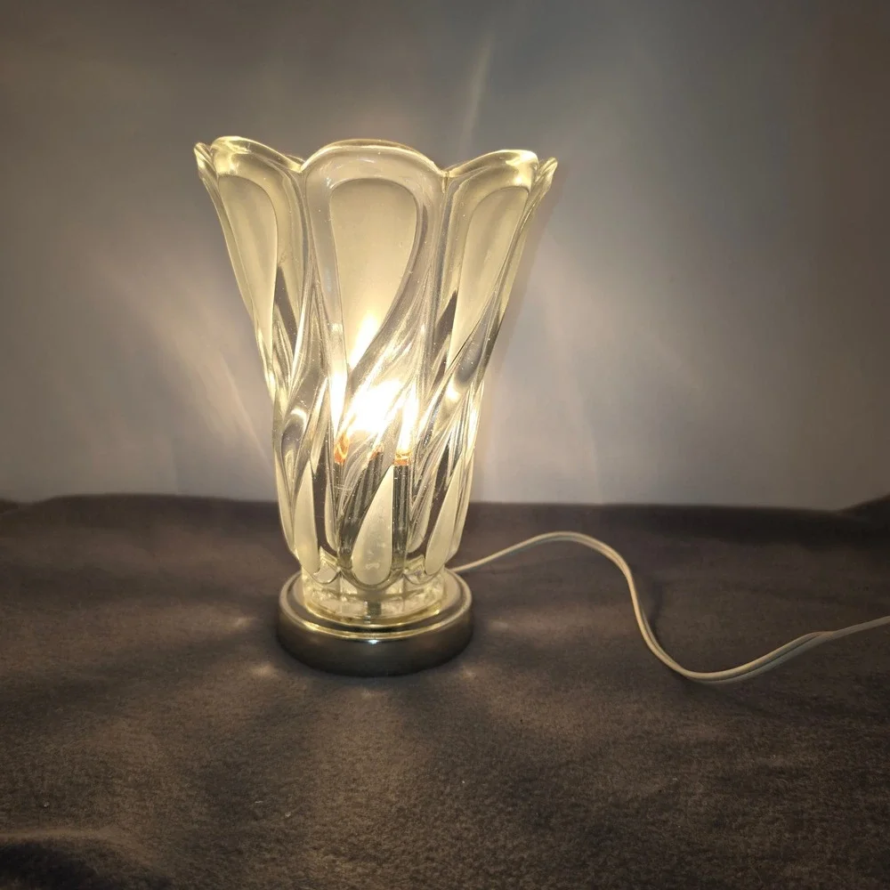 Vintage 1993 Frosted Art Glass Tulip Table Lamp Scalloped Swirl Accent Light